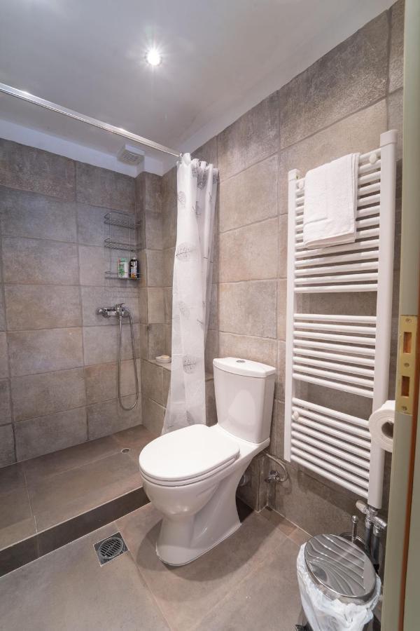 Villa Korfes: Three-Story Family Retreat Karpenisi Exterior photo