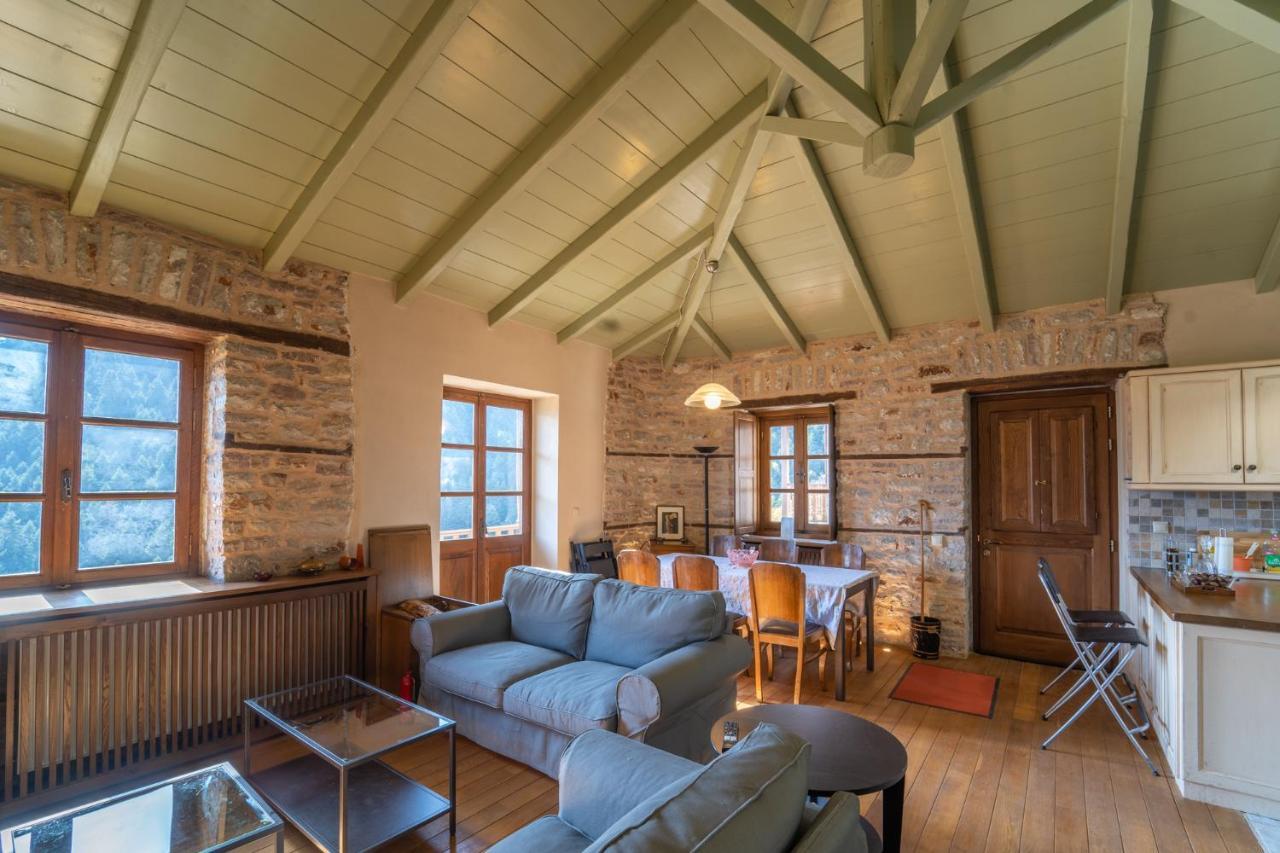 Villa Korfes: Three-Story Family Retreat Karpenisi Exterior photo