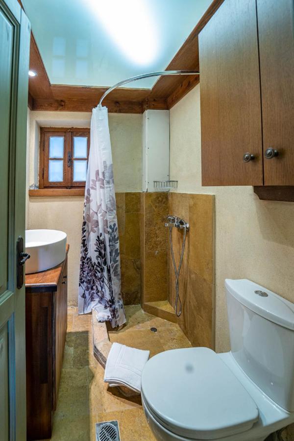 Villa Korfes: Three-Story Family Retreat Karpenisi Exterior photo