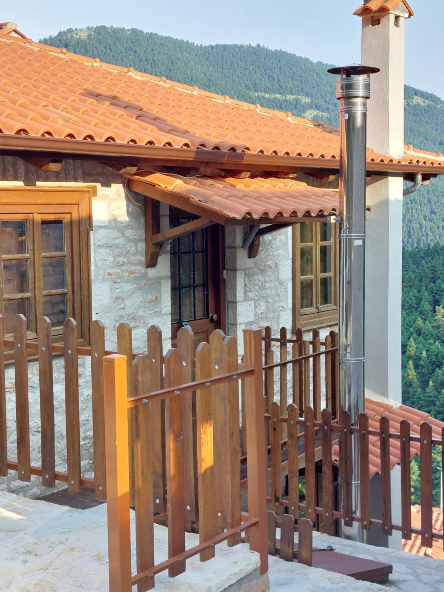 Villa Korfes: Three-Story Family Retreat Karpenisi Exterior photo
